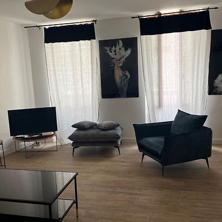 Bel Appartement En Plein Coeur De كارْبُنْترا المظهر الخارجي الصورة