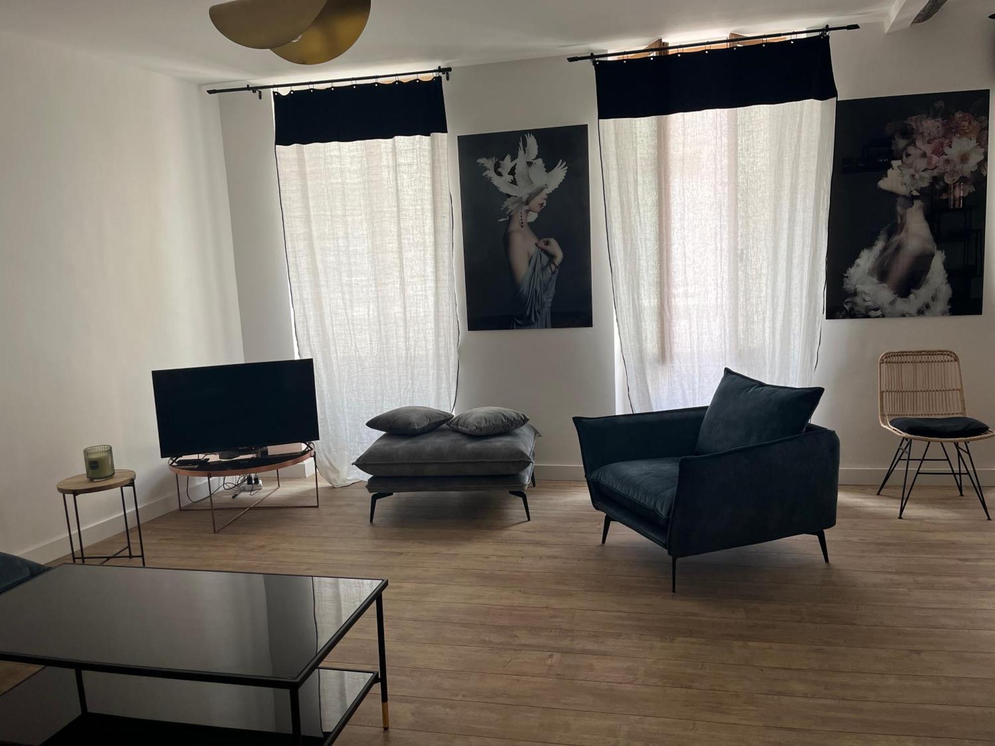 Bel Appartement En Plein Coeur De كارْبُنْترا المظهر الخارجي الصورة